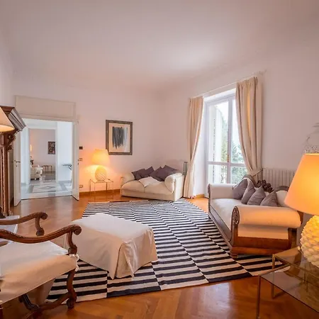 Sleeps 13 Pool Air Con Wifi