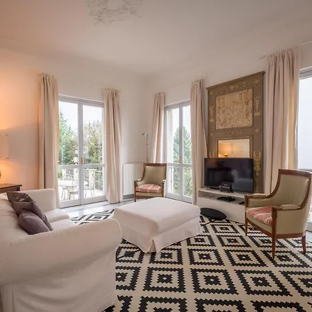 Sleeps 13 Pool Air Con Wifi فيلة