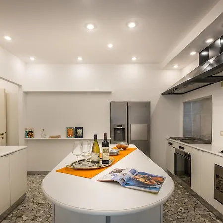 Sleeps 13 Pool Air Con Wifi