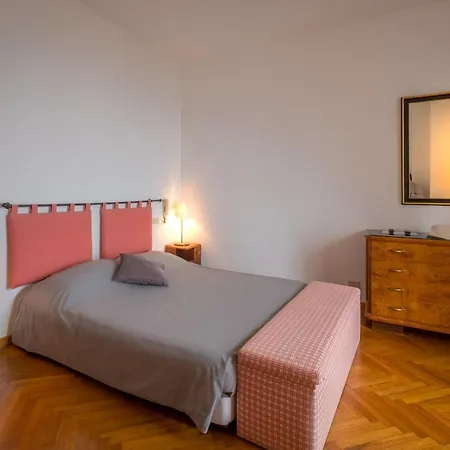 Sleeps 13 Pool Air Con Wifi