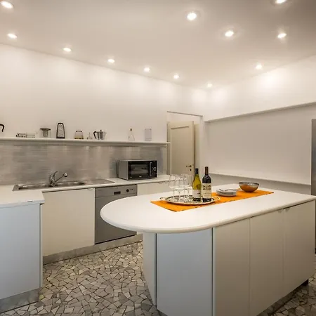 Sleeps 13 Pool Air Con Wifi فيلة *